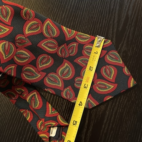 Burberry Silk Printed Vintage Tie - Picture 11 of 11